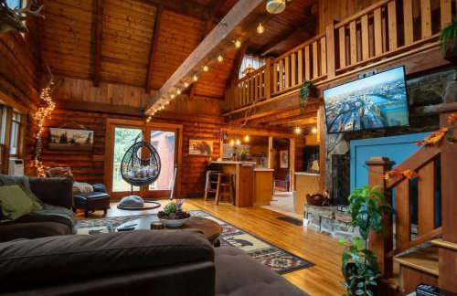 Cozy Log Cabin- W Fireplace - Foto 12