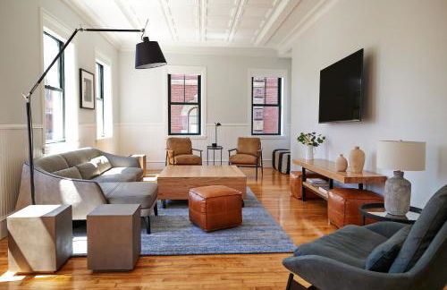 The Docent's Collection - Photo 9