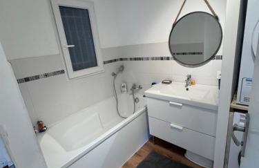 Maison proche du lac et océan avec Jacuzzi privatif - Foto 6