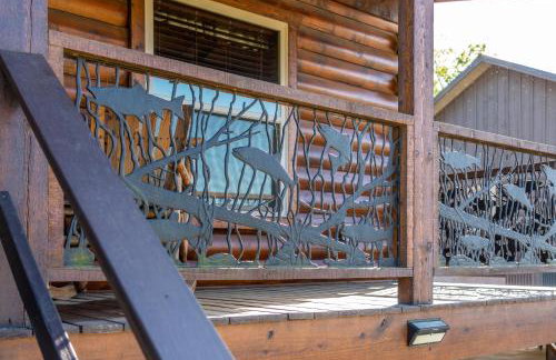 River Lodge Escape with Hot Tub - Foto 56