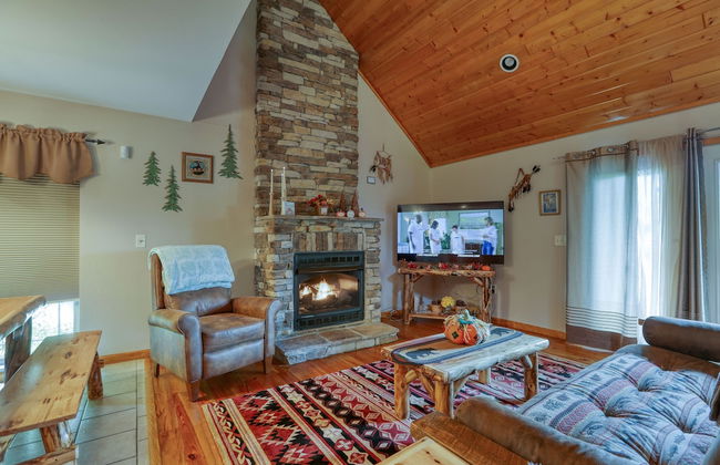 Smoky Mountain Getaway 3 Bedroom Cabin by RedAwning - Photo 10