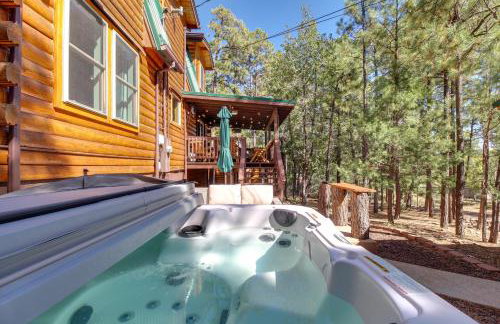 Hot Tub and Games! Lakeside Sherwood Forest Cabin - Foto 1
