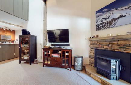 Escape to The Summit - Pool & HT Next Door - Foto 8