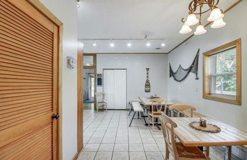 Quiet Lakefront Grand Rapids Cabin on 5 Acres - Foto 8