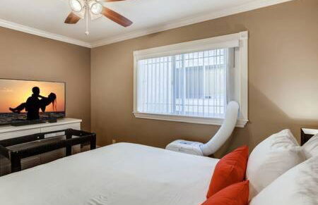 Awesome 3BR 2BTH 1 Block To Beach C2 - Photo 25