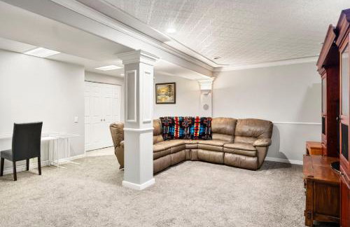 A Denver Oasis 15 Min to the Bronco Stadium 3 Bedroom with a King Suite - Photo 11