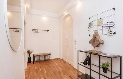 Center Elegance Light Apartment - Photo 17