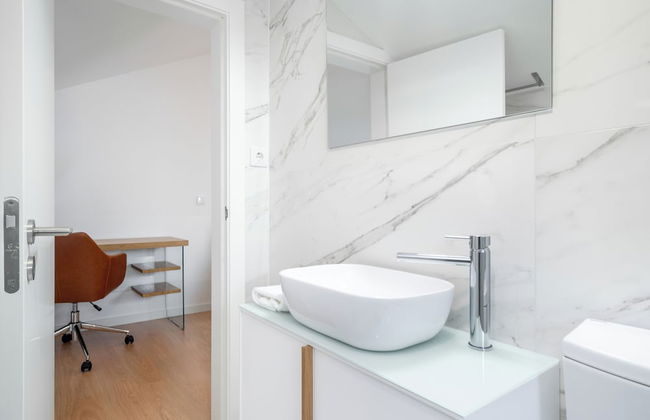 C312 Riverside View Premium Apartment w/ AC & Terrac - Foto 31