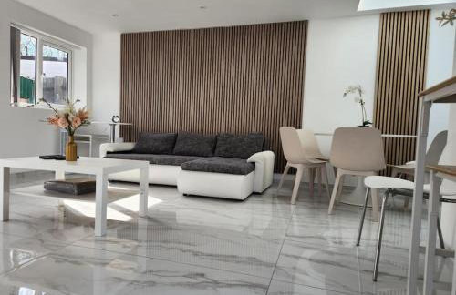 Spacious and bright one bedroom apartment - Foto 1