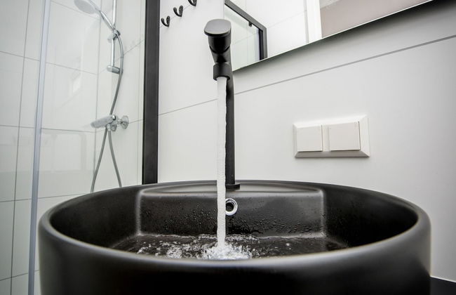 Modern Houseboat With View of the Lake - Foto 12