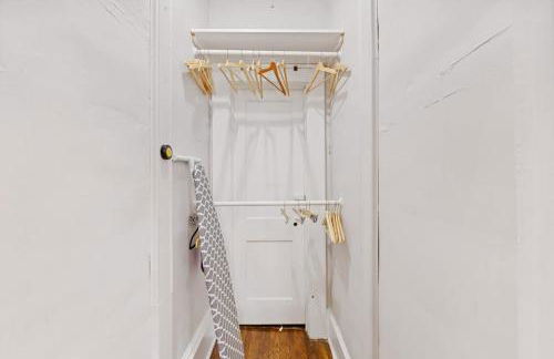 Luxurious Myers Park Living with Screened Porch - Foto 22