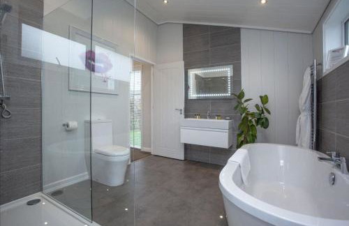 Deer Leap, Strawberryfield Park - Photo 24