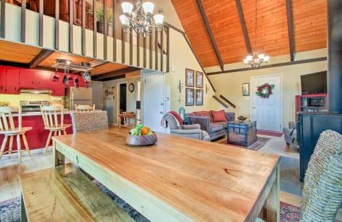 Conway Area Chalet with Mountain Views and Fire Pit! - Foto 6