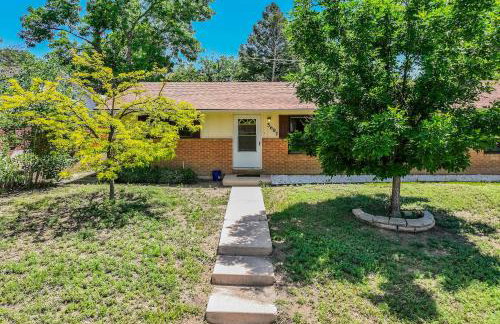 Alder Nest Cozy Retreat w Fire Pit & Workspace - Foto 6