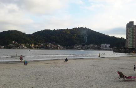 Apto frente ao mar, ar cond. frio e Wi-Fi - Foto 56