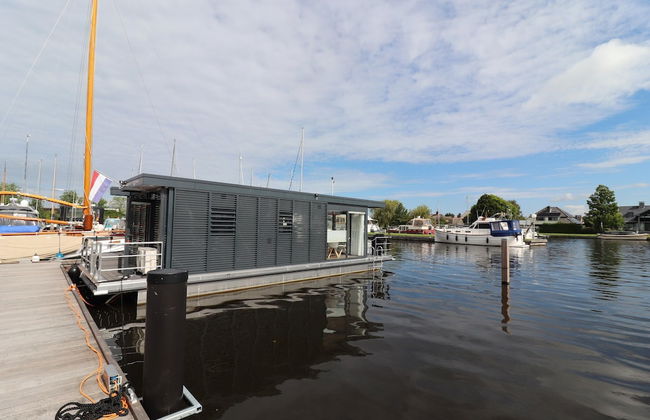 Houseboat in Lemmer With Harbor Views - Photo 26