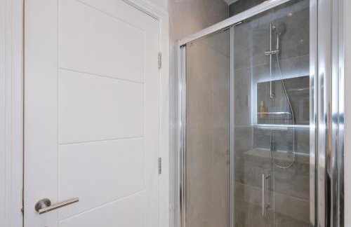 Luxury 5 Bedroom, 4 Bathroom Home in Purley - Foto 64