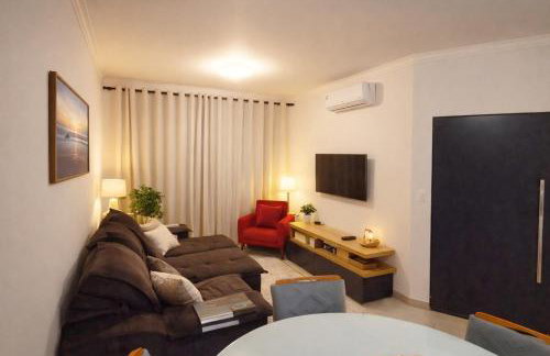 Jack&Mari Beach House, AC, 2 quartos, 600m da praia, área churrasco - Foto 1