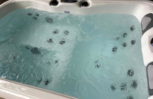 Unique Orchard Lodge for couples with hot tub - Photo 20