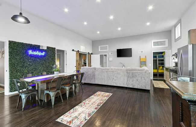 The Waterfront - Waterslide Game Room Sleeps 26 - Foto 16