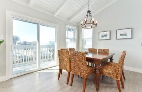 Sunset Island 3 Level Home on the Water sleeps 10 - Photo 21