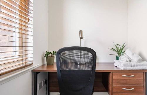 Bright, modern 2 bedroom house with free parking! - Foto 26