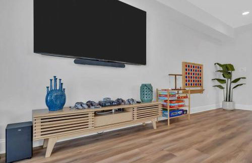 1 Block to Beach, Park 3 cars, Game Room and Balcony - Foto 19