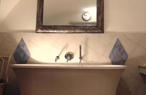 Casa Valentino in Via Liberale Isolabona Sleeps 8 Isolabona Italy - Foto 15