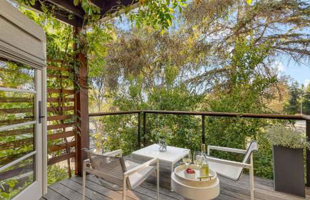 Spanish Revival Charm in Silver Lake w Patio BBQ Walkable Location Maltman Manor by AvantStay - Photo 3