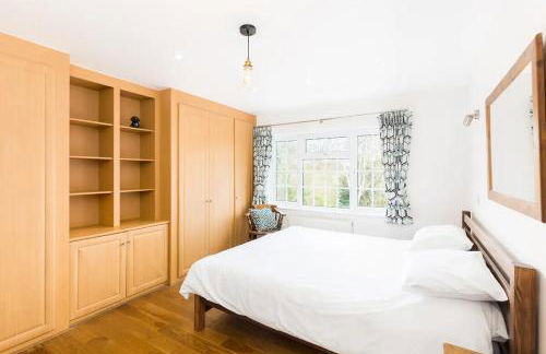 Spacious 5 Bed & Hot Tub Sleeps 12, near Stratford upon Avon - Foto 3