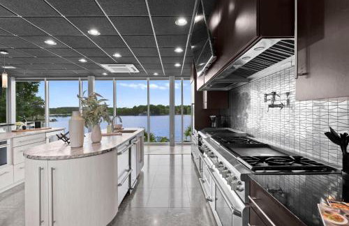 The Glass Mansion w/Optional Boat Rental - Foto 35