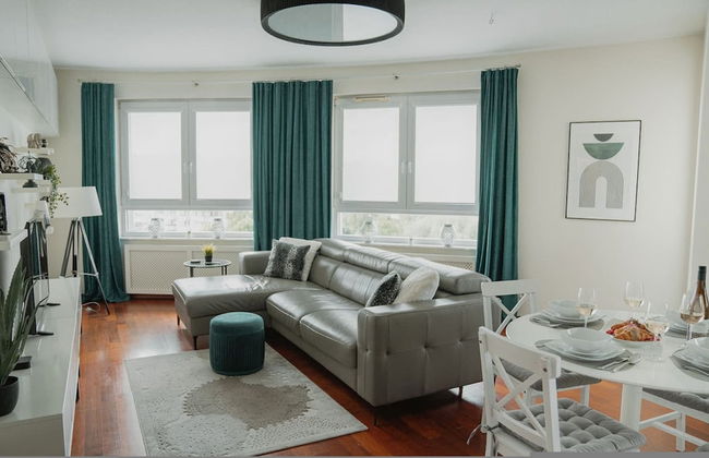 Chic Metro-side Apartment - Photo 1