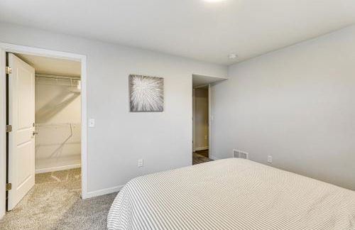 Spacious and Modern Home with Deck in Oregon! - Foto 29