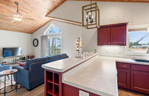 Upper Deck by Simple Life Rentals - Photo 6