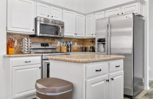 Frisco Escape Oasis Home w/Spa - Foto 20