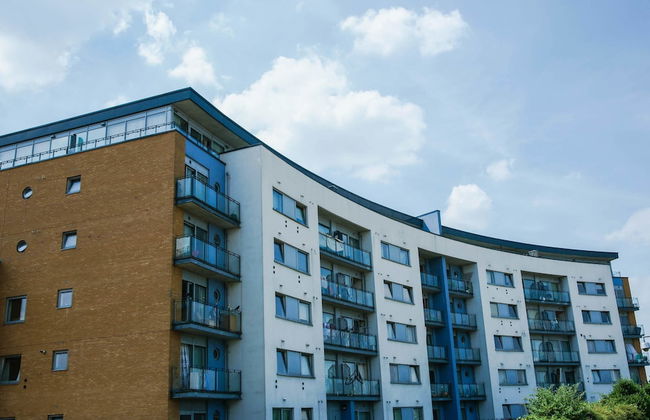 Riverside 2 Bed Apartment - Foto 35