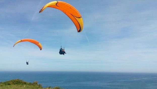Voo de parapente de dois lugares
