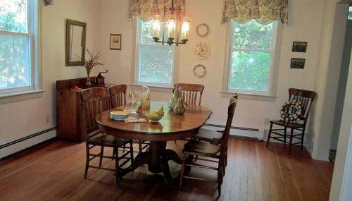 Historic Cottage with Country Charm Next to Creek in Carlisle, Pennsylvania - Foto 3