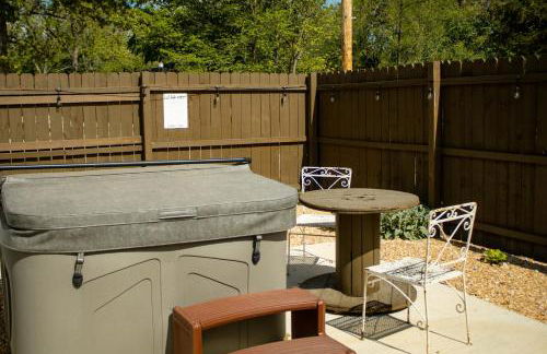 Clyde's Cabin with a private Hot Tub - Foto 11