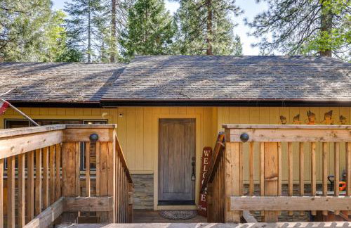 Cozy Mi-Wuk Village Cabin with Deck! - Foto 21