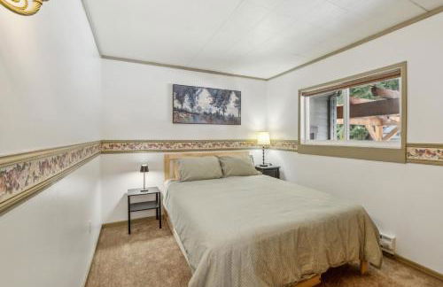 Mountain Retreat with Hot Tub, Game Room and Yard home - Foto 22