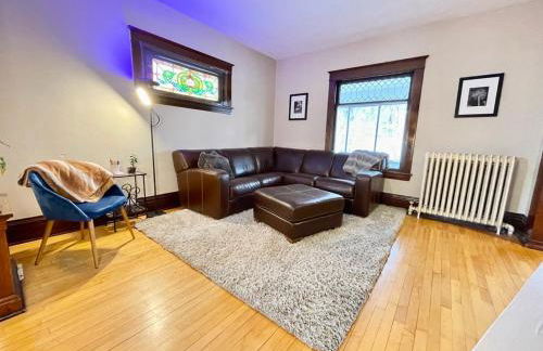 Charming Centrally Located Duplex with Parking - Foto 3