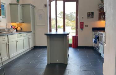 Converted chapel - Sant Pedr Newydd with sea views from garden - Photo 9