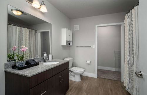 Fourth & River - Top-Floor condo with River Views - 3 King Suites - Foto 20