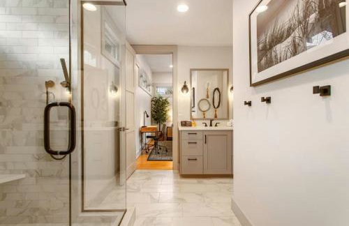 Beautiful Lakescape-4 BR Home with Heated Pool & Rec Space-Family Friendly - Foto 19