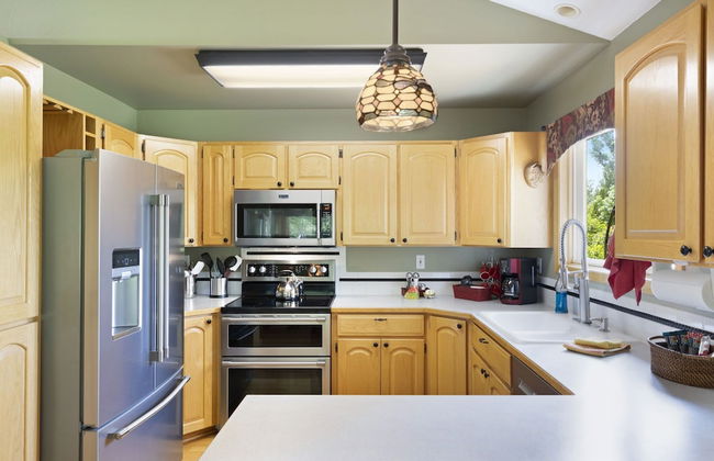 Parkside Gardens | Shady Private Yard W/ Hot Tub! - Foto 11