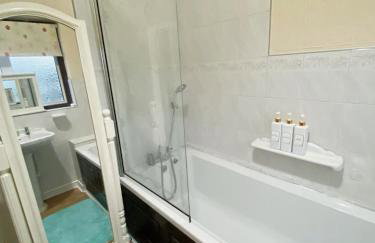 Barking London House sleeps 12 - parking - train tube - airport - Foto 22