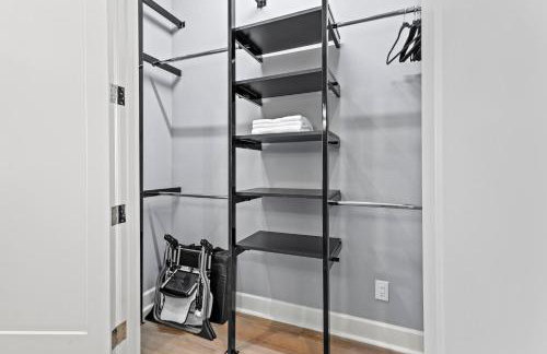 New suite with full Kitchen and Livingroom Dallas - Photo 22