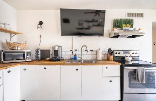 2BR Apt with BBQ & Parking Spring Fling Stay - Foto 23