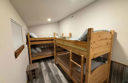 Rustic 5BR Escape with Private Hot Tub 25min to Park City - Foto 17